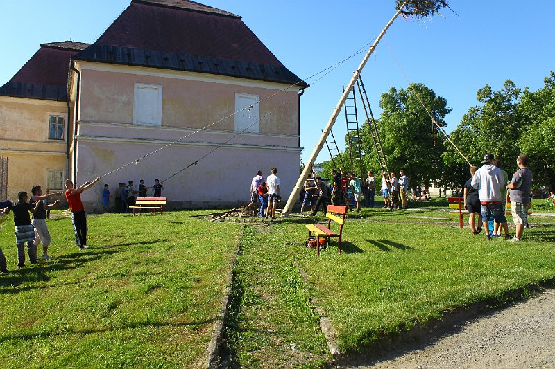 Stavanie maja (28).JPG